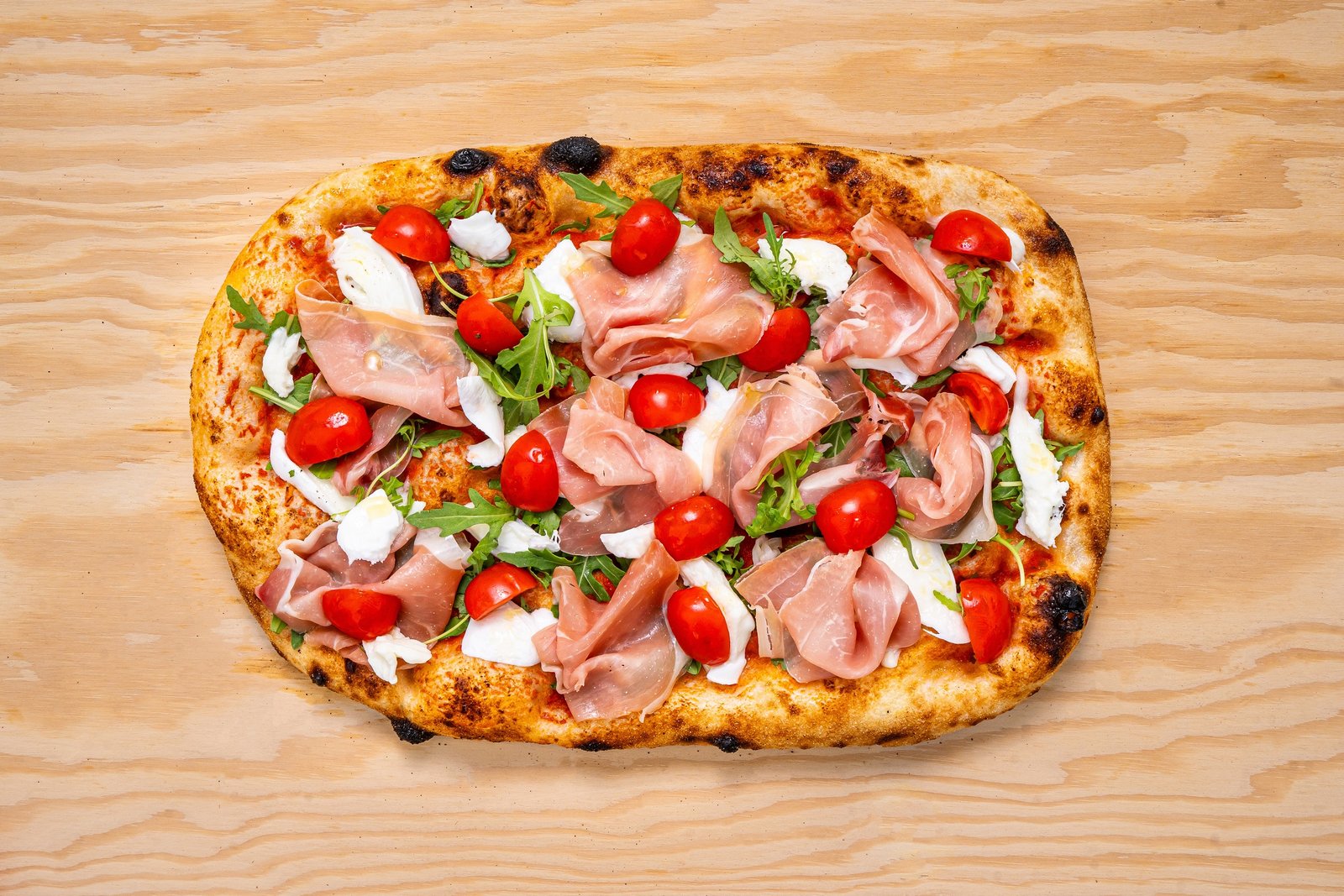 Pinsa Bufala e Crudo